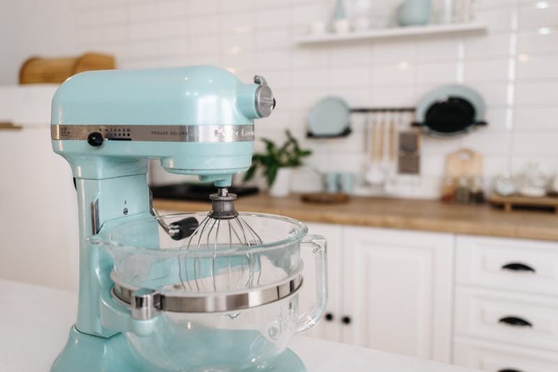 Stand mixer on the kitchen counter