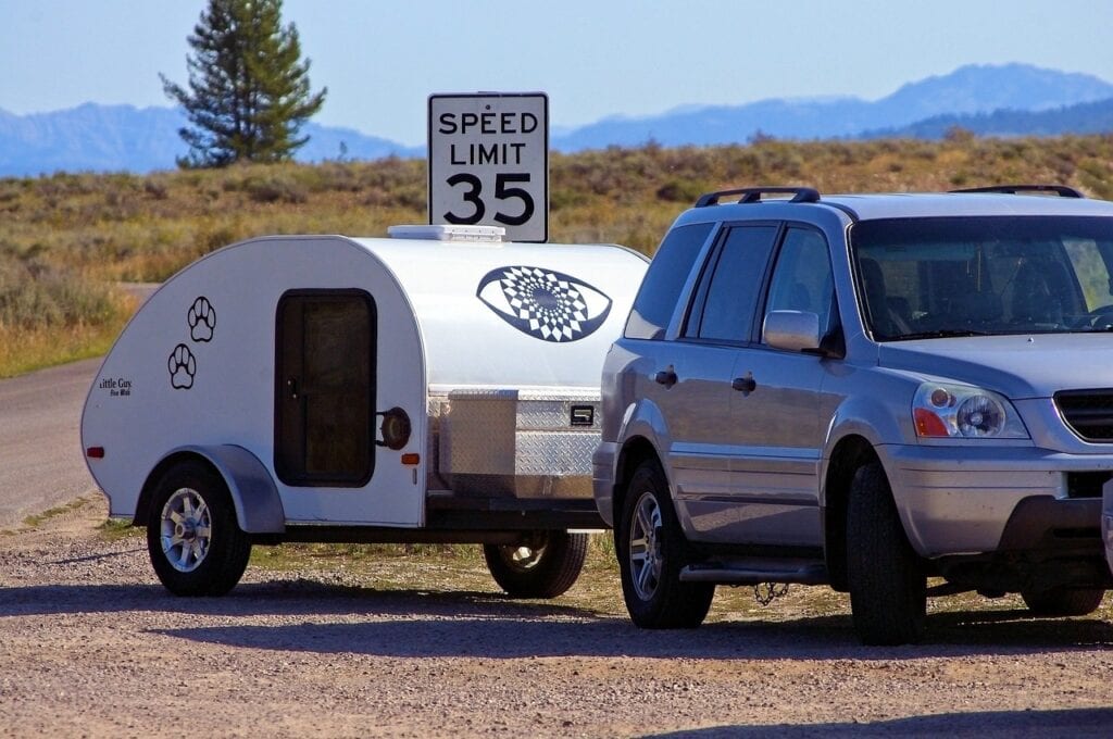 Car with MikeGoad, Pixabaytrailer
