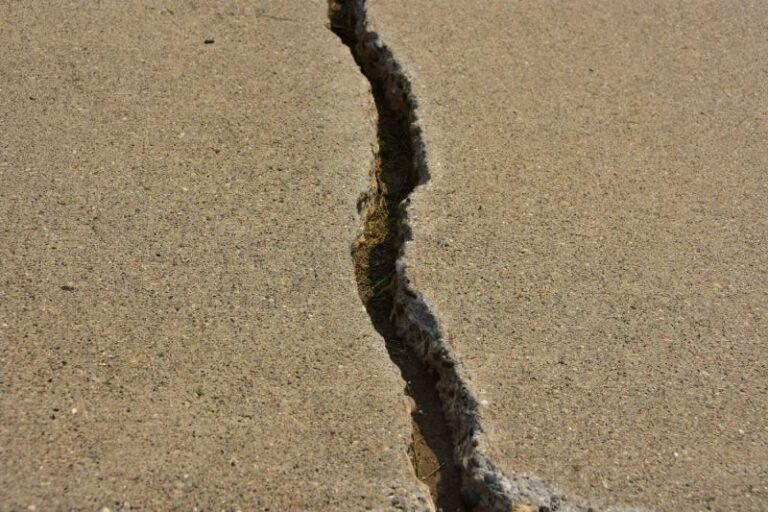 12 Types of Cracks in Concrete Slabs (With Pictures) House Grail