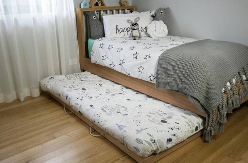 DIY trundle bed on wheels