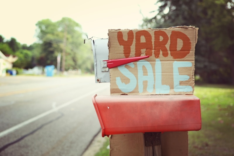 Yard Sale Pricing Guide How Much Is My Stuff Worth 2024 Update   Yard Sale Sign Stuck To A Mail Box Suzanne Tucker Shutterstock 