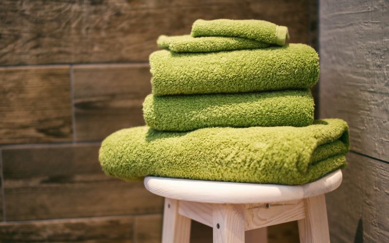 green towels of different sizes
