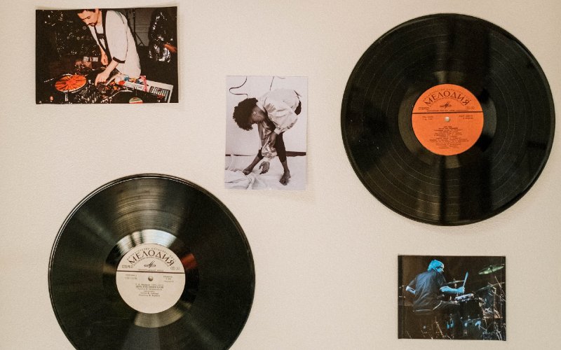 How To Hang Records On Wall 14 Expert Tips House Grail   Vinyl Records On The Wall Cottonbro Studio Pexels 