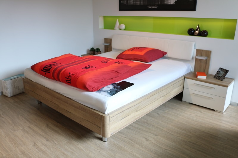 wooden flatform bed