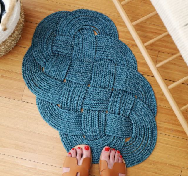Create a gorgeous knotted rope rug from this DIY project