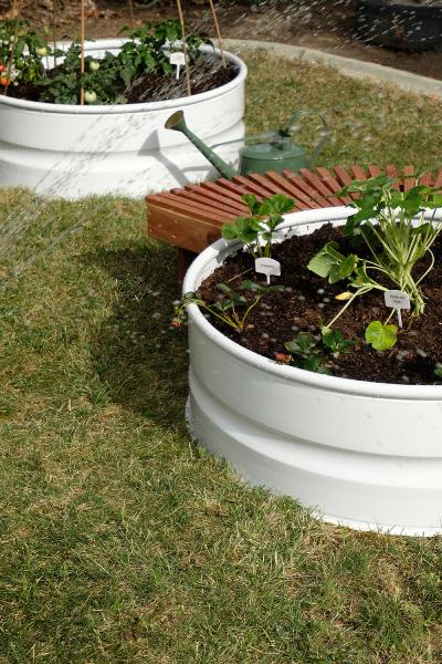 DIY ROUND RAISED GARDEN BEDS