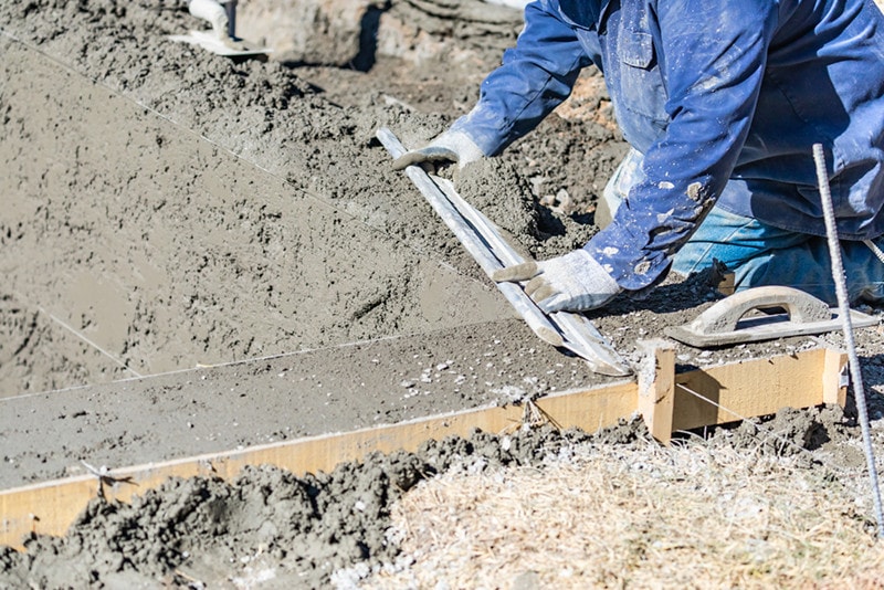 Concrete vs Gunite: What’s the Difference? | House Grail