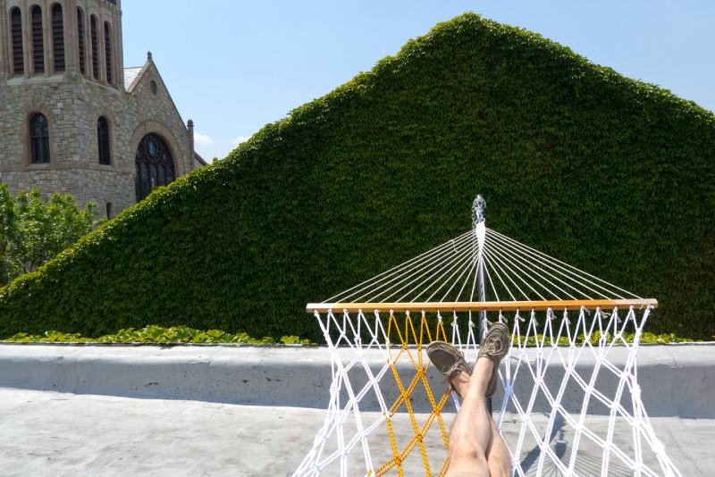 Make it Modern_ DIY Two-Tone Sail Rope Hammock