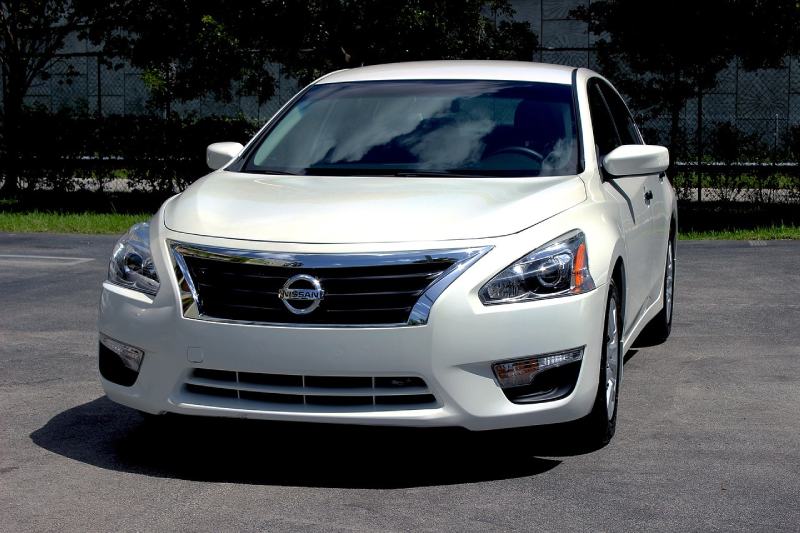 Nissan Altima white car