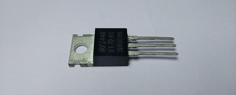 Metal oxide field effect transistor