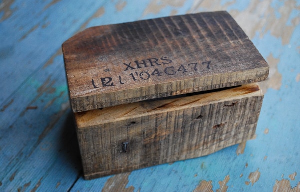 diy reclaimed wood storage box