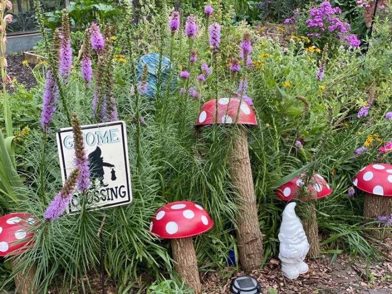 diy recycled garden mushrooms