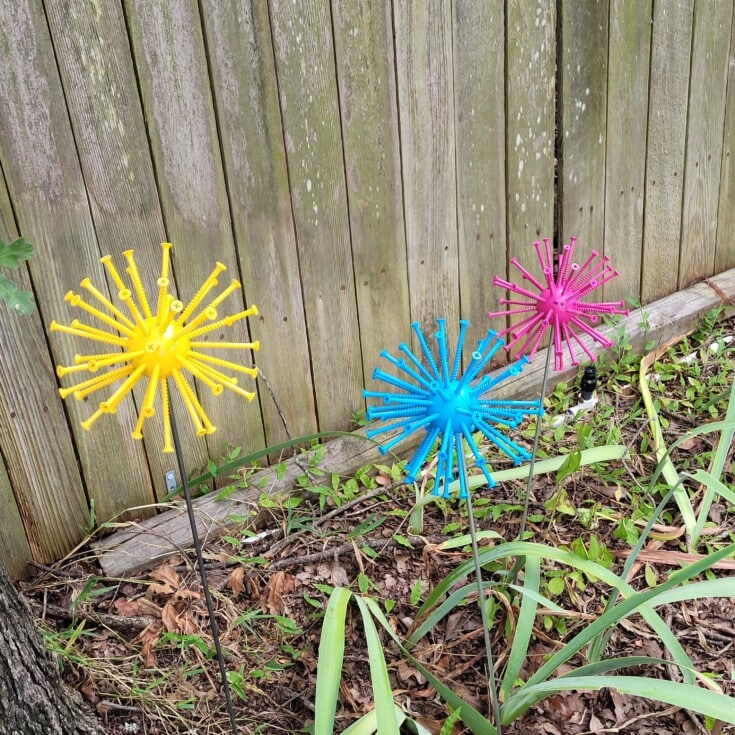 diy screwball flowers – yard art