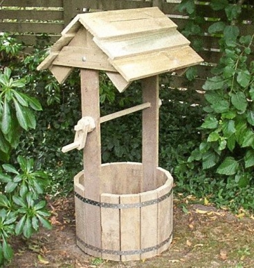 diy wooden wishing well