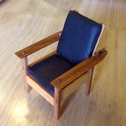 1-12 Scale Morris Chair