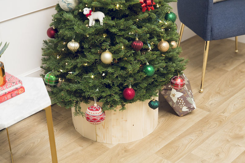 20 Festive DIY Tree Collar Plans You Can Make Today (with Pictures ...