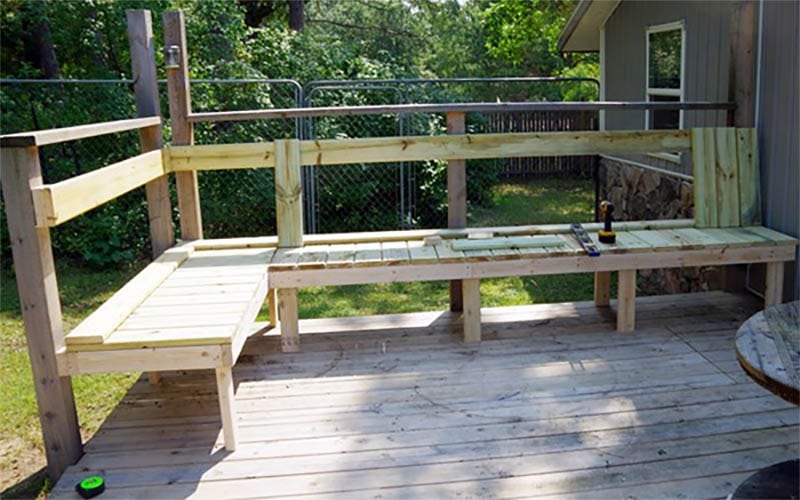 Grandma’s House DIY Deck Bench