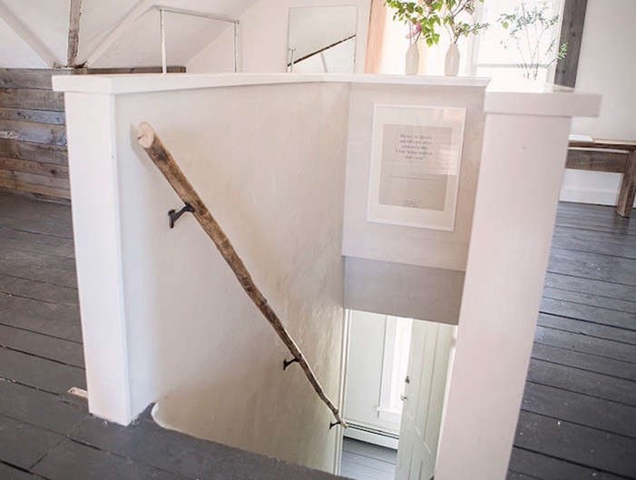 DIY_Tree_Branch_as_Hand_Rail