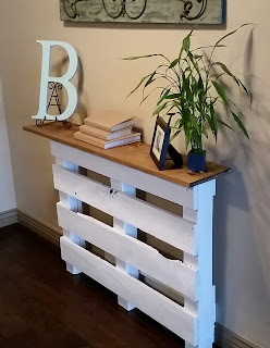 Entryway Pallet Table by full bed full heart