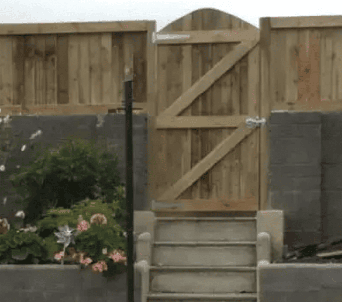 How_to_Make_a_Garden_Gate_in_a_Ledge_and_Brace_Style
