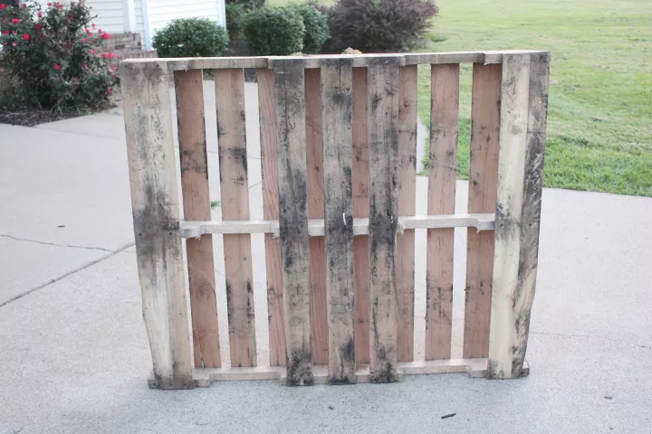 Pallet Coat Rack by home talk