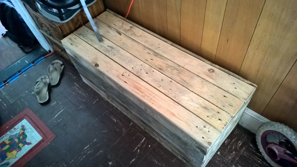 Recycled Pallet Storage Bench by jen wood house