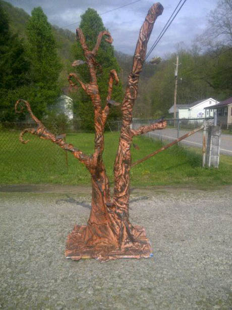 Waiting_for_Godot_or_Spooky_Tree_for_Halloween