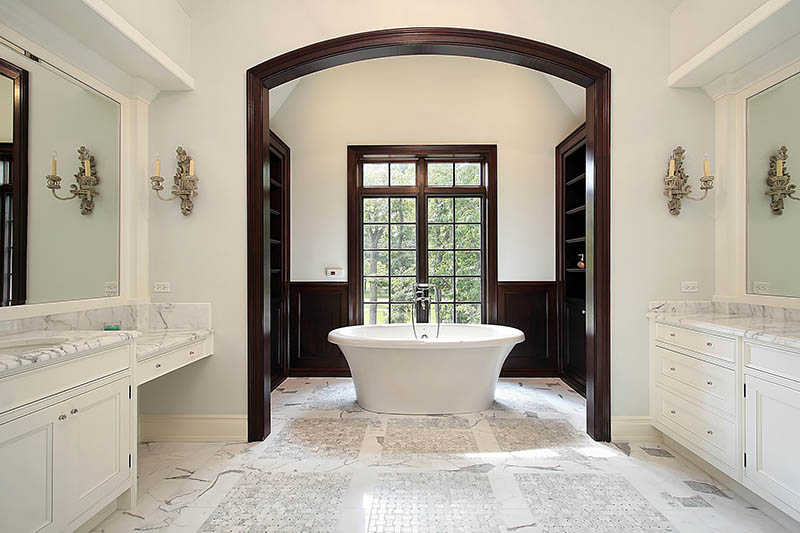 Master bath with separate tub area